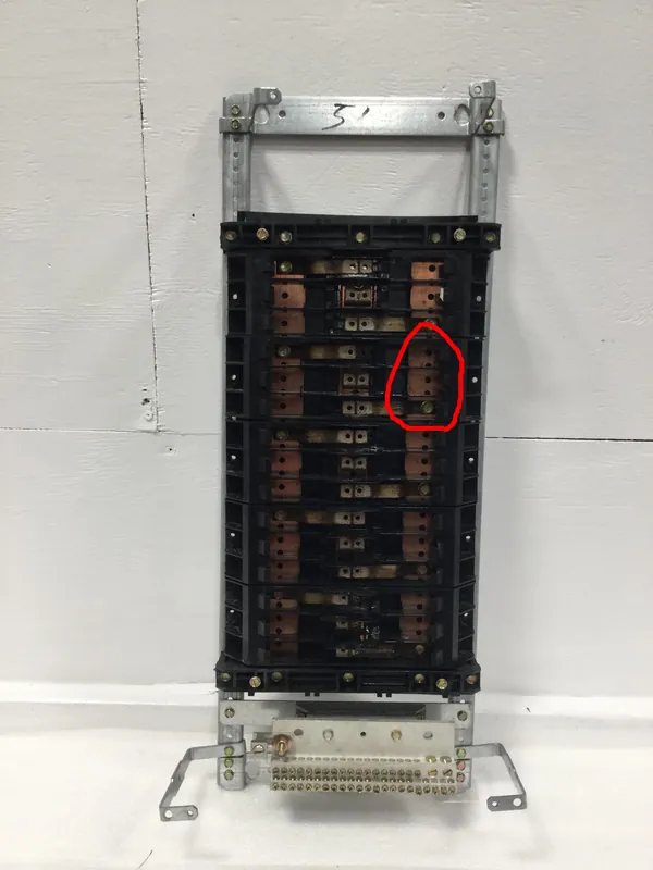 Brand New GE General Electric THQB Series 225 Amp 3 Phase 30 Space Main Lug Load Center Guts Only 10" X 26"
