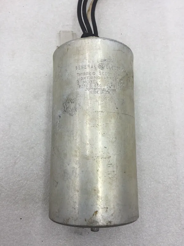 GE General Electric 9LA15B13 Thyrite Secondary Lighting Arrestor Rated for 650 VAC Grab Now