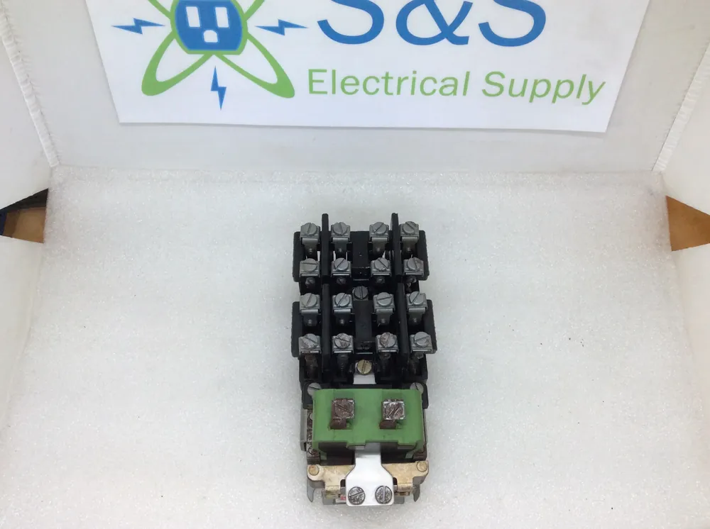 Fresh Stock General Electric CR2810A14AG 10A 600VAC Max 8 Pole Machine Tool Relay